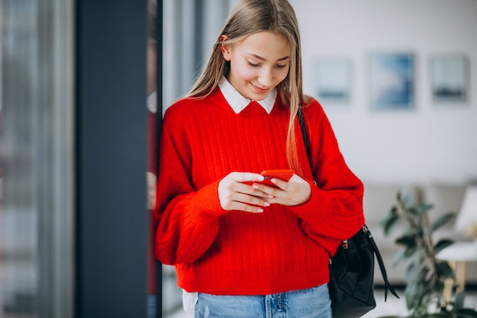 girl on iphone