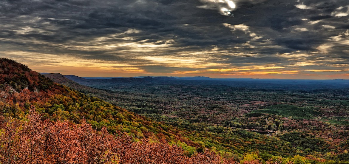 skyline from mountains in alabama at sunset family days out