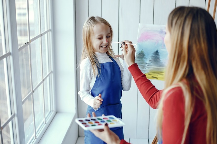 mum and daughter paint