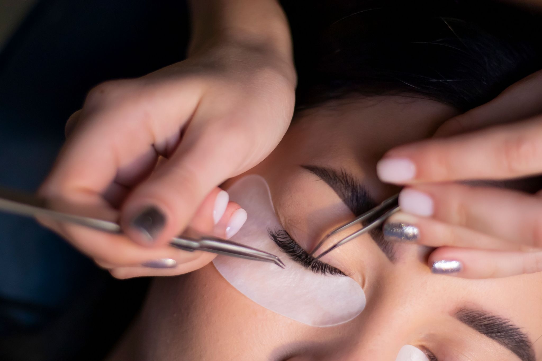 woman applying eyelashes