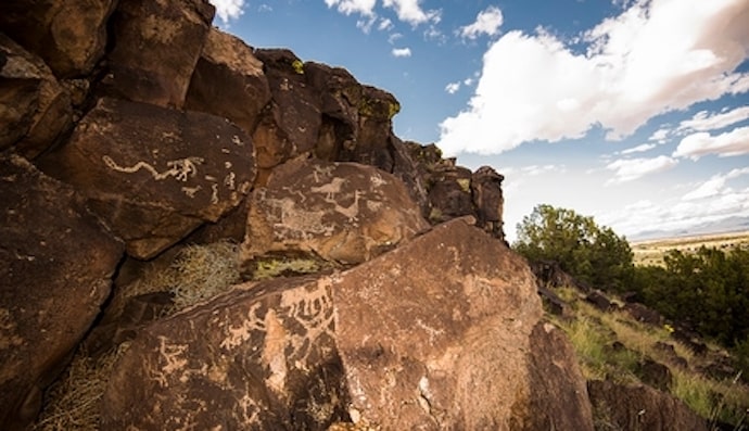 Discover the La Cienequillas Petroglyphs