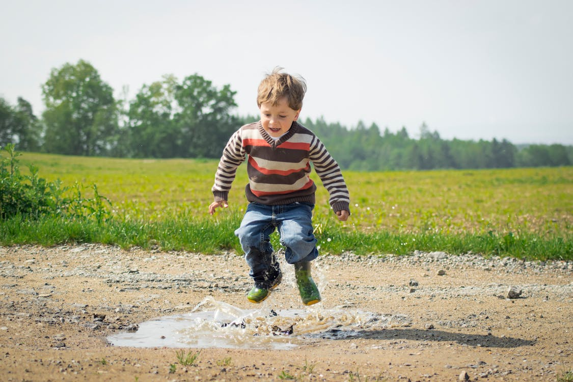 kid playing in park