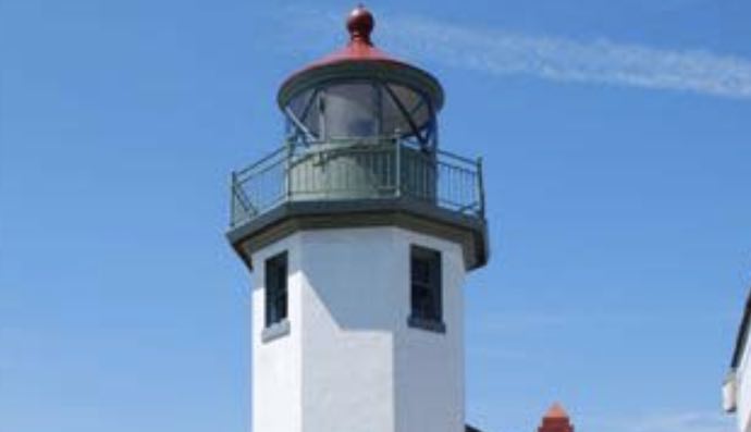 Tour the Alki Point Lighthouse