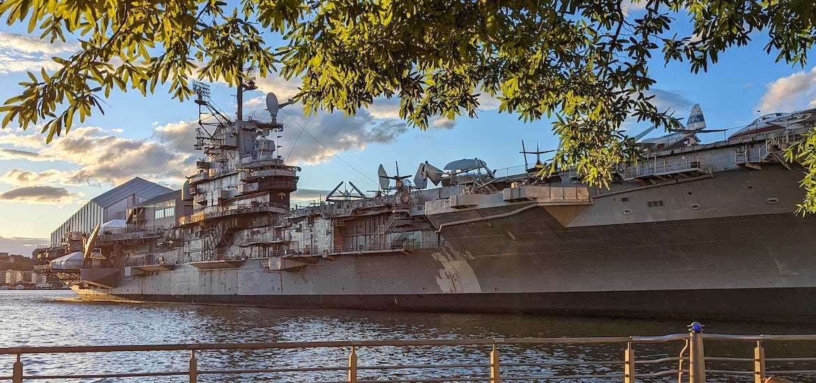 Exterior The Intrepid Sea, Air & Space Museum