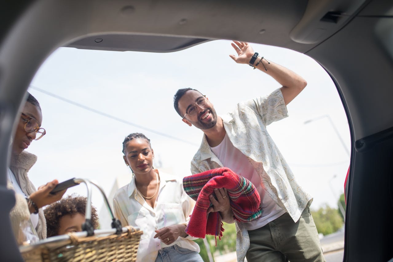 family loading car