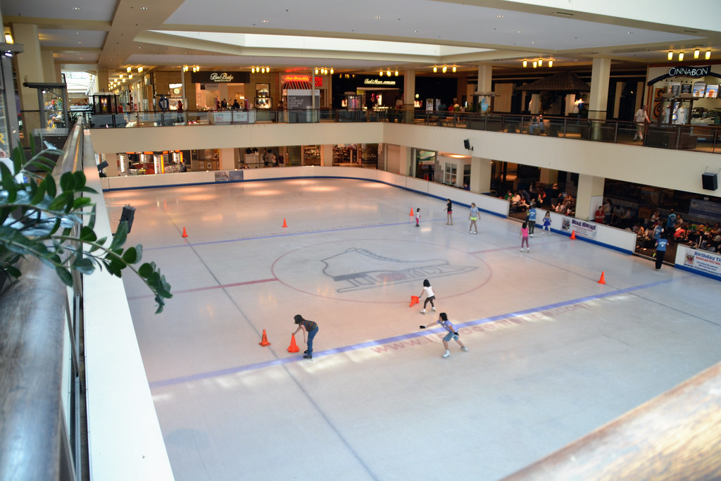 lloyd center ice rink
