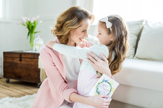 daughter gives mum card