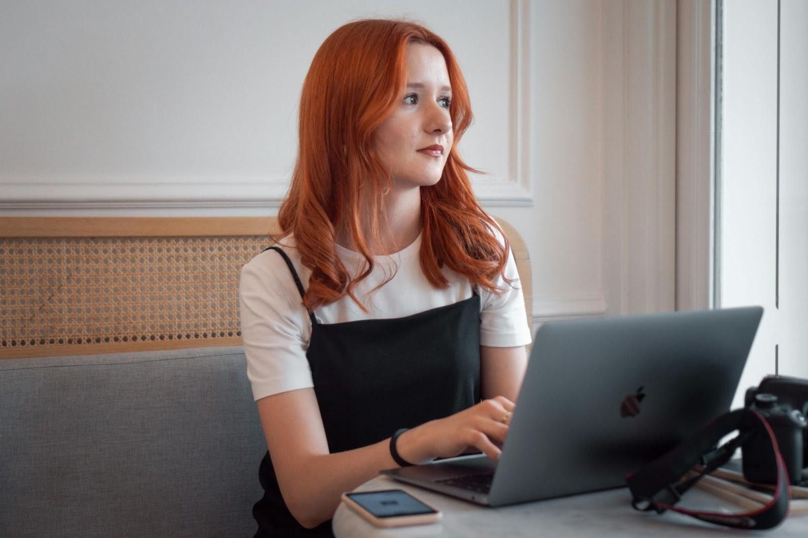 girl at laptop