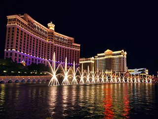 Bellagio_Fountains_at_night