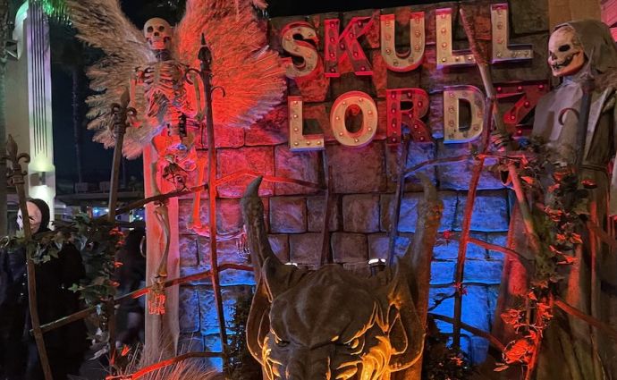Skull lord sign at Universal Horror Night