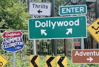 Dollywood sign