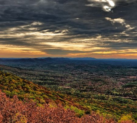 skyline from mountains in alabama at sunset family days out
