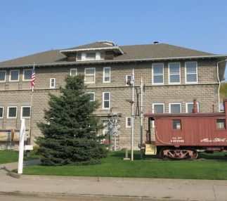 yellowstone gateway museum exterior