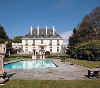 nRhode Island's National Museum of American Illustration features masterpieces of illustrative art and is the largest such collection in the world!