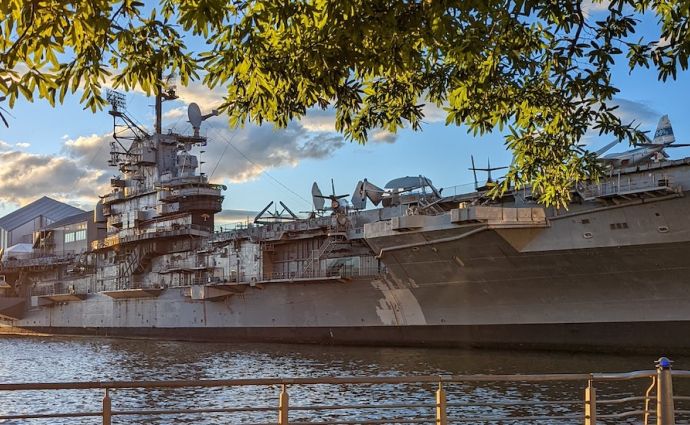 Exterior The Intrepid Sea, Air & Space Museum