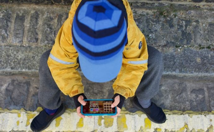 kids navigating screen time child on phone