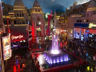 Miracle mile fountain