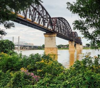 waterfront park louisville kentucky big four bridge