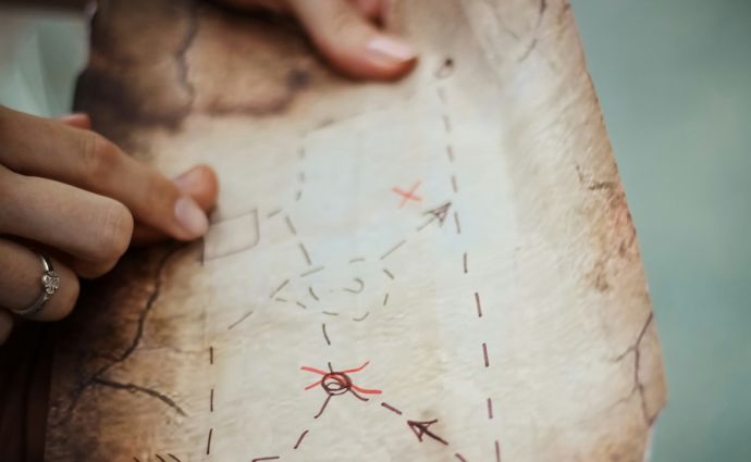 Indoor Kids Scavenger Hunts with fun clues and family-friendly challenges