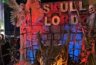 Skull lord sign at Universal Horror Night