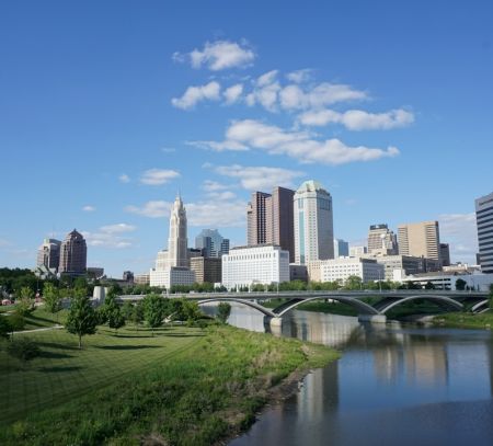 Skyline of Columbus, Ohio with family-friendly attractions