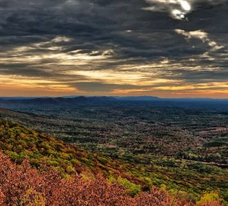 skyline from mountains in alabama at sunset family days out