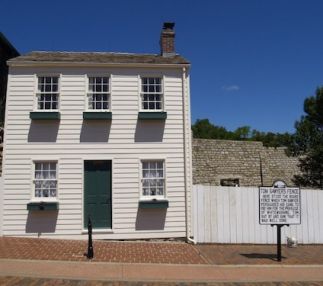 mark twain boyhood home hannibal missouri tom sawyer huck finn