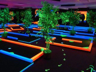 Glow indoor putt mini golf